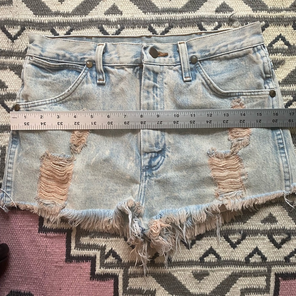 Cheeky high waist Wrangler shorts - Picture 4 of 5